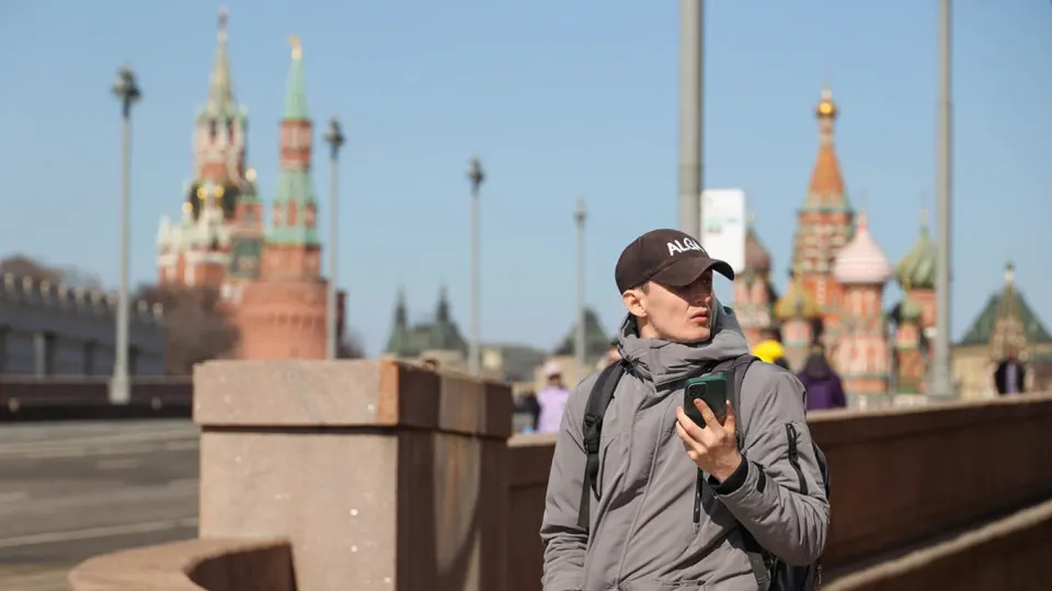 Мобильные операторы активируют услугу «Защита интернета» без явного согласия клиентов. Фильтры блокируют не только мошеннические ресурсы, но и легальные сайты, облачные хранилища, корпоративные шлюзы и игровые серверы, вызывая массовые перебои доступа.