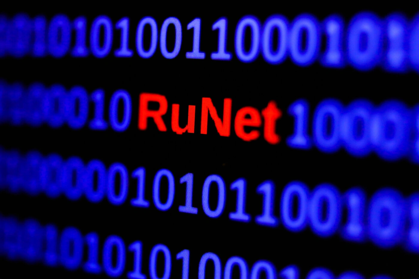 Списки разрешённых сайтов при отключениях мобильного интернета зафиксированы как минимум в 74 из 83 регионов России, однако критерии их формирования остаются непрозрачными, а многие критически важные ресурсы — от сервисов для диабетиков до мессенджеров с оповещениями об ударах — до сих пор не включены.