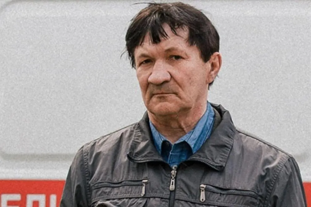 Тырышкин скончался в кемеровской больнице; семья и правозащитники отмечают проблемы со здоровьем и неоднократные переводы из колонии в СИЗО и психбольницу.