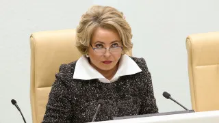 Председатель Совета Федерации Валентина Матвиенко призвала переселяться из мегаполисов в просторные дома по всей стране, заводить большие семьи и сажать цветы во дворах, назвав обезлюживание территорий стратегической угрозой на фоне рекордного падения рождаемости.