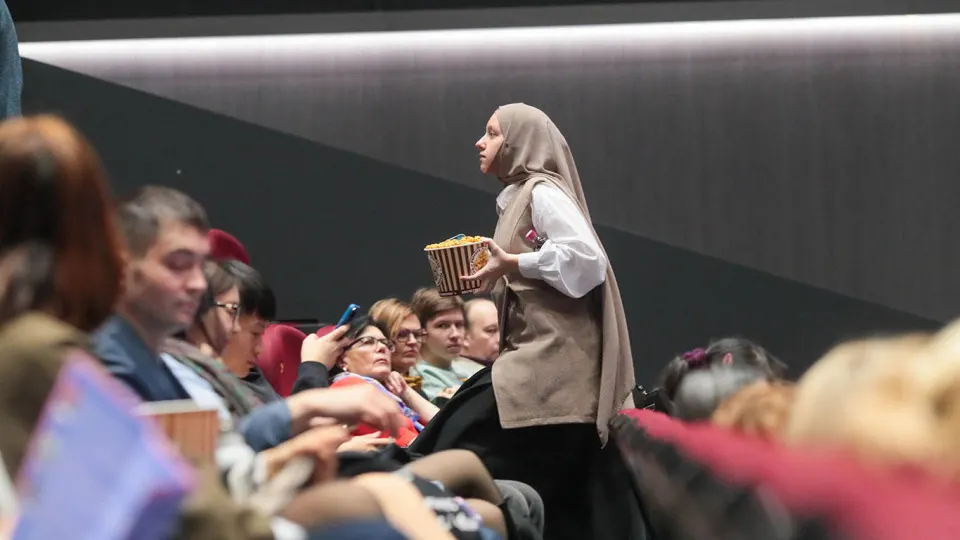 Ассоциация владельцев кинотеатров призвала сети с 30 апреля по 11 мая не показывать иностранные фильмы без прокатных удостоверений, чтобы поддержать российские релизы, включая картину «Литвяк».