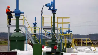 Транзит нефти по украинскому участку трубопровода «Дружба» в Венгрию и Словакию возобновляется после завершения ремонтных работ и отмены режима форс-мажора.