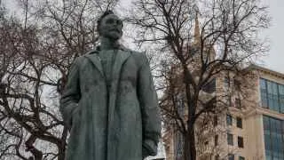 Президент Владимир Путин подписал указ о возвращении Академии ФСБ почетного наименования в честь основателя ВЧК Феликса Дзержинского, несмотря на его роль в организации красного террора.