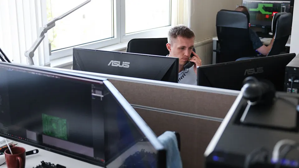 Компании в России планируют использовать иностранное программное обеспечение до истечения действующих лицензий в 2030–2031 годах, несмотря на курс властей на импортозамещение и обсуждаемые ограничения для коммерческого сектора.