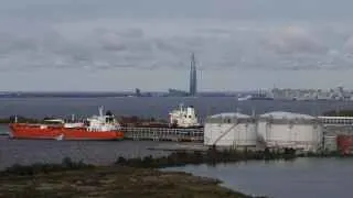 Страны Евросоюза намерены согласовать 20-й пакет санкций против России после восстановления транзита нефти по «Дружбе» и смены власти в Венгрии, но запрет на обслуживание российского «теневого флота» отложат из-за нестабильности на мировом рынке нефти и консультаций с G7.