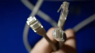 Ассоциация разработчиков программных продуктов призвала власти выработать «взвешенную политику блокировок», указав на невозможность надёжно отличить VPN от обычного шифрованного трафика и на ущерб для российских программистов от массовых ограничений и отключений интернета.