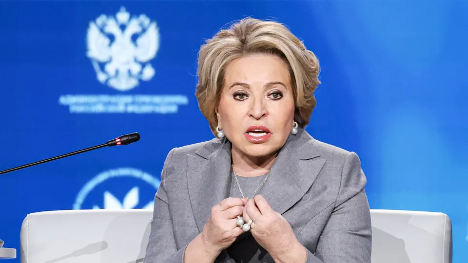 Спикер Совета Федерации Валентина Матвиенко предложила владельцу «Северстали» вернуть часть средств из-за рубежа и взять на себя дополнительные обязательства по поддержке Вологодской области на фоне дефицита бюджетов.