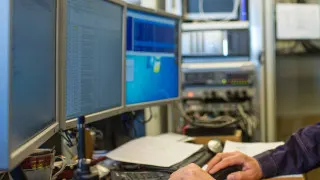 Минцифры подготовило поправки в КоАП, вводящие штрафы для ведомств и госкомпаний за несоблюдение сроков перехода на российское программное обеспечение и доверенные ПАК на объектах критической инфраструктуры.