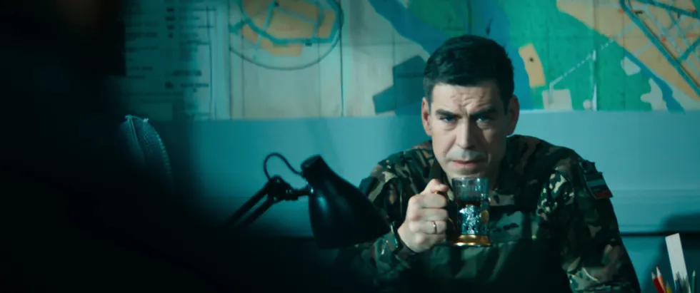 За последние годы в российском кинематографе появилось множество картин о войне в Украине. Большинство из них прошло незамеченными в прокате, отличаясь низким качеством и заученными пропагандистскими штампами. При этом фильмы формируют новый тип оппозиции — призывную, про‑военную и разочарованную в властях.