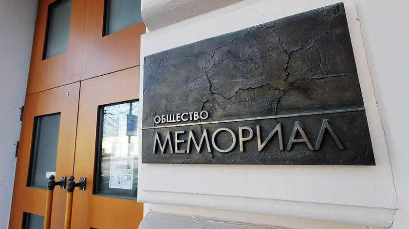 Олег Орлов заявил, что после возвращения сосредоточится на возрождении правозащитной организации; значительная часть архива оцифрована, несмотря на риски дальнейших репрессий.