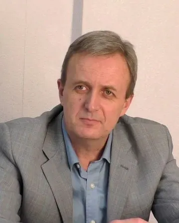 Ленинский районный суд Санкт‑Петербурга назначил 53‑летнему Александру Васьковскому штраф в 30 тысяч рублей по статье о дискредитации из‑за материалов в личном канале, где он критиковал события в Донбассе.