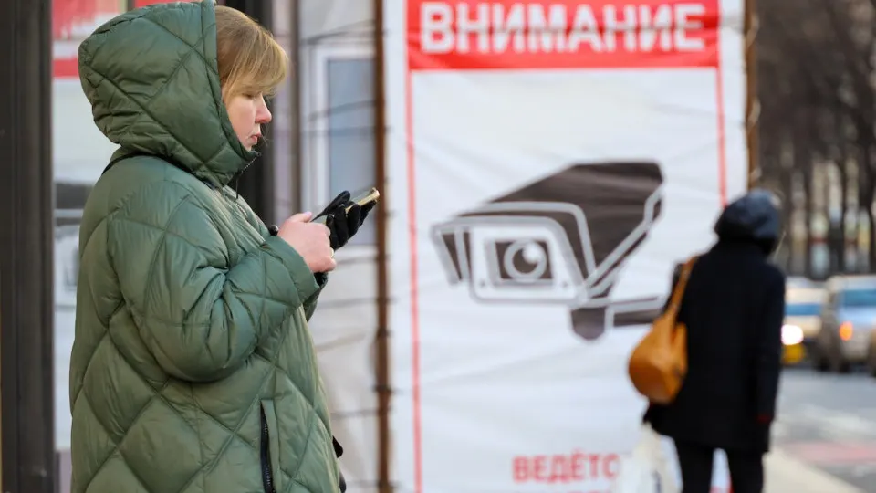 Опросы показывают максимальный за последние два года рост тревоги и депрессии в российском обществе на фоне продолжающегося конфликта, экономической нестабильности и новых ограничений в цифровой сфере.