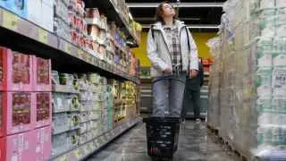 Глава военной разведки Швеции Томас Нильссон утверждает, что российские власти систематически приукрашивают данные об инфляции и дефиците бюджета, скрывая реальные последствия санкций и военных расходов. По его оценке, фактический рост цен близок к 15% и ведёт экономику к долгосрочному спаду или финансовому шоку.