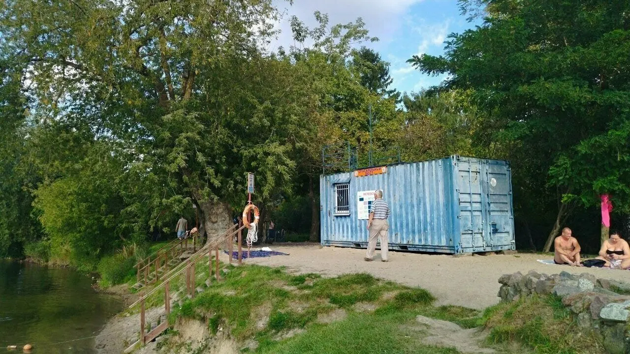 Купание в городе официально разрешено с 1 июня. Открыты несколько пляжей: Озеро Пелавское, Пруд Шенфлиз, Карповское озеро, пляж у СНТ «Мечта» и Голубые озёра. На водоёмах прошли санитарные проверки, установлены биотуалеты, кабины для переодевания и спасательные посты.