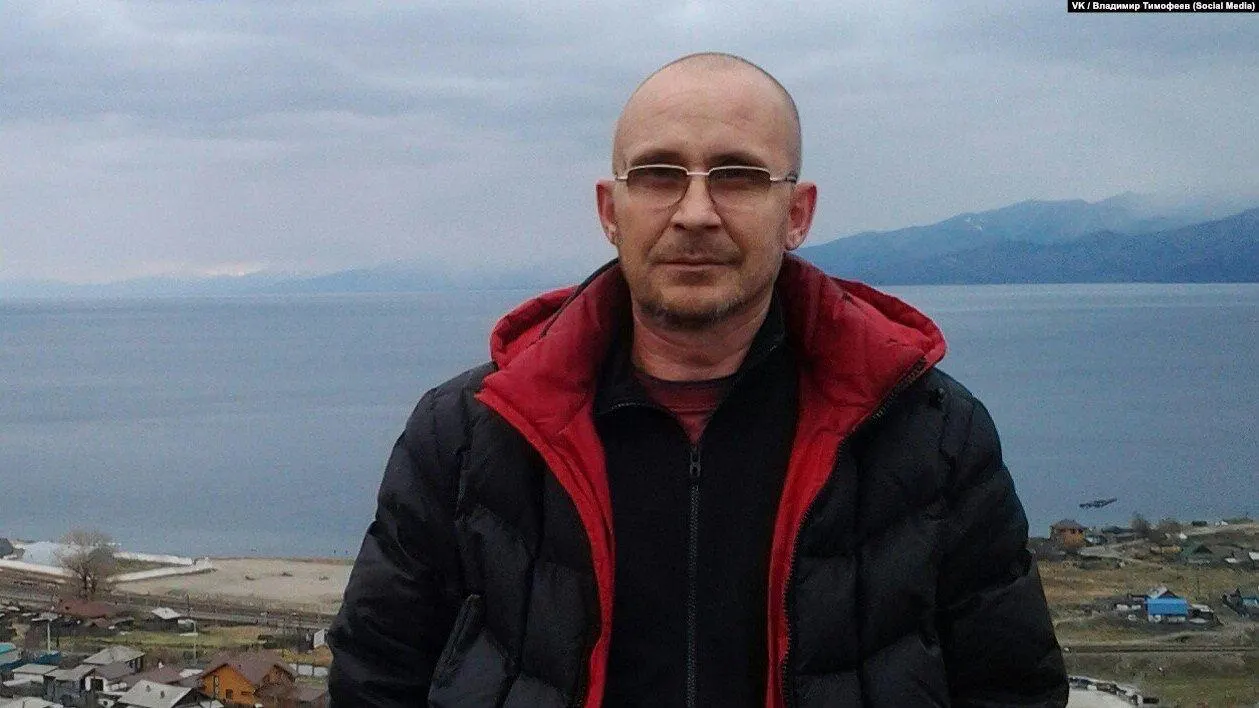 Ветерану афганской и чеченской войн из Иркутска Владимиру Тимофееву случился инфаркт — он в реанимации в стабильно тяжёлом состоянии. Группа поддержки связывает это с регулярными ночными проверками по надзорному режиму. Ранее Тимофеев был осуждён за публикации и приговорён к 2 годам 8 месяцам лишения свободы.