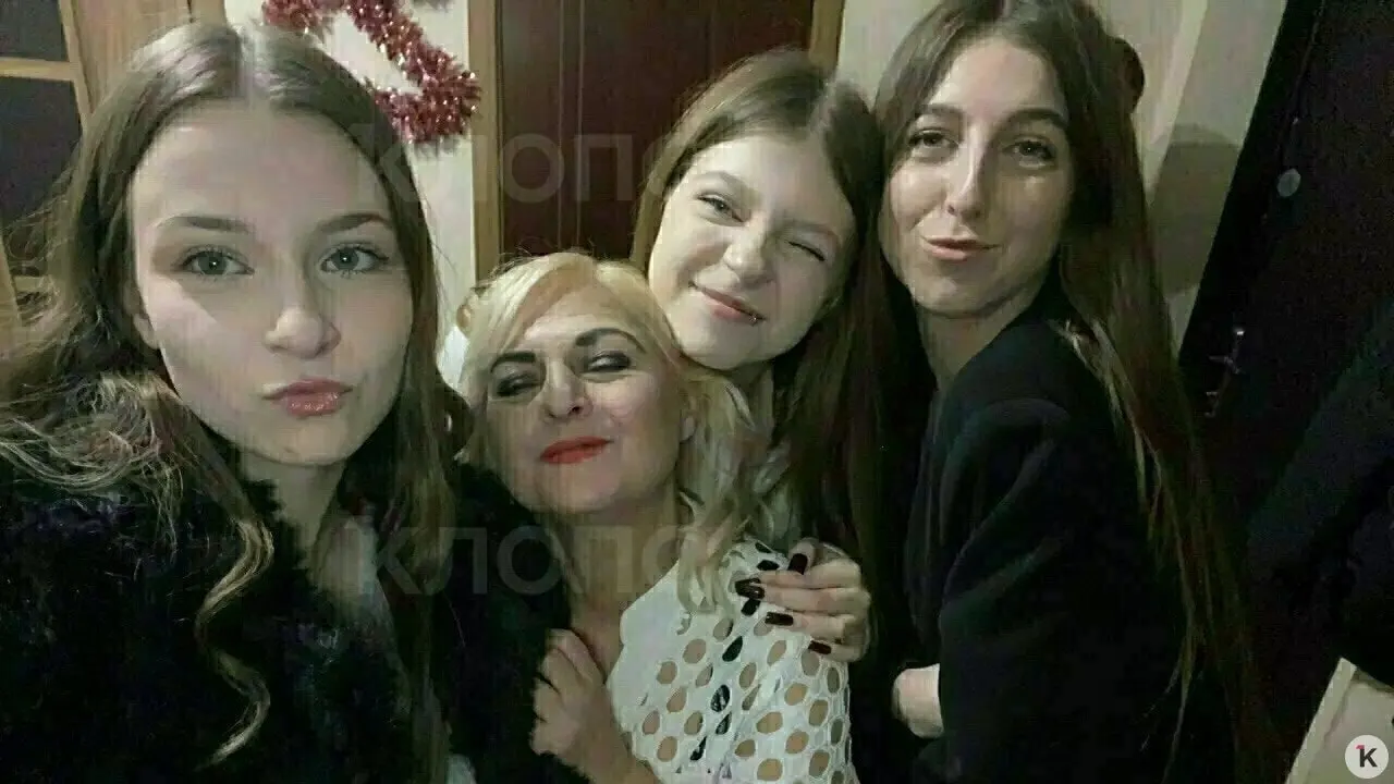 Мать описала тяжёлое состояние средней дочери, находящейся в реанимации и требующей длительной реабилитации, рассказала о травмах других девочек и попросила о помощи и советах по лечению в федеральных центрах.