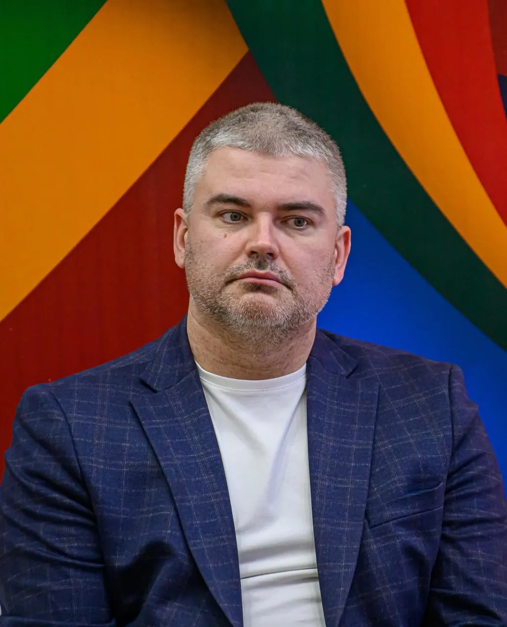 Дмитрий Виноградский вошёл в список претендентов на предварительное голосование партии. В его биографии — служба в ФСБ, работа в горнодобывающем проекте, руководство развитием хоккея и пост вице-спикера регионального парламента.
