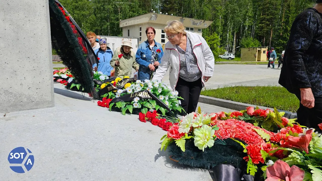 На Мемориальном комплексе памяти жертв политических репрессий в День всеобщего поминовения усопших прошла гражданская панихида: звучали Erinnerения, молитвы, чтение «Реквиема» Анны Ахматовой и возложения цветов.