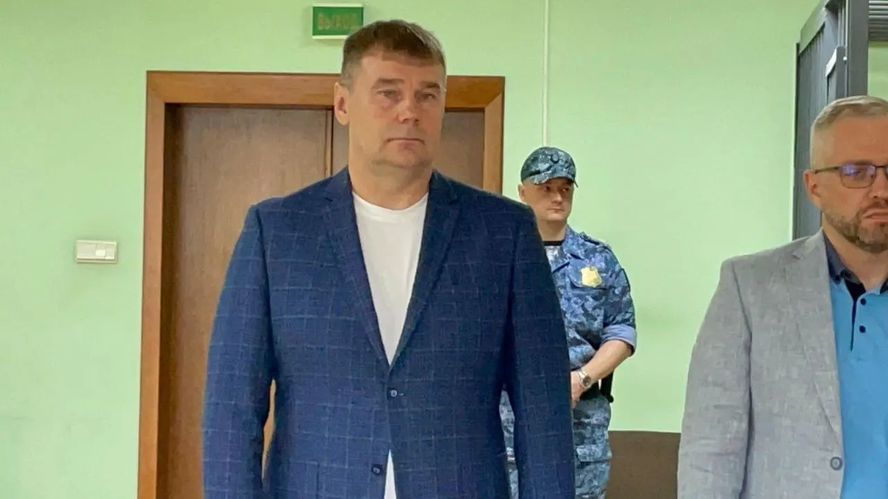 Срок наказания бывшего заместителя министра сократили с трёх лет до двух лет и девяти месяцев по делу о растрате бюджетных средств. Обвинительный приговор при этом оставлен в силе.