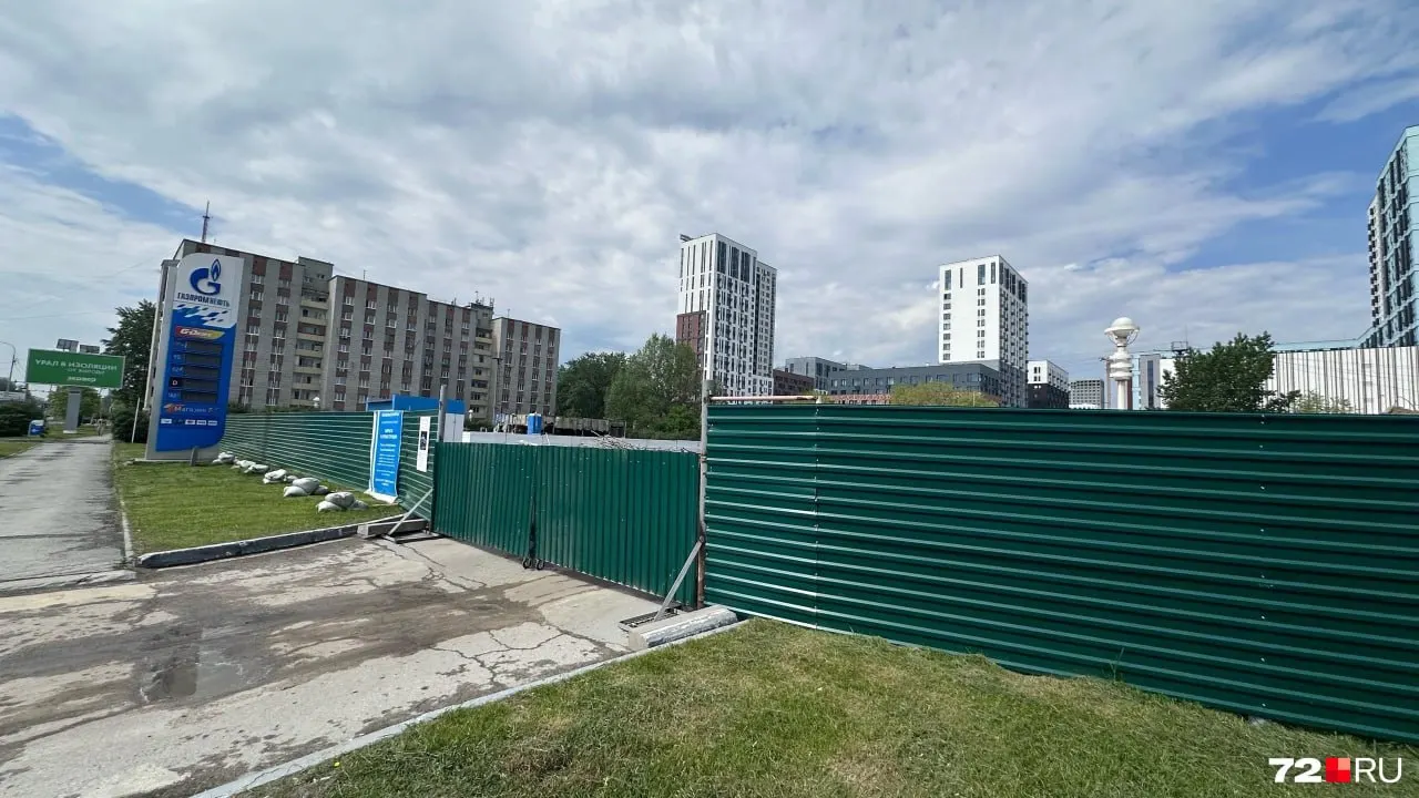 Сеть закрыла станции на Пермякова и на Профсоюзной для реконструкции: одну планируют открыть в сентябре, другую — в декабре.