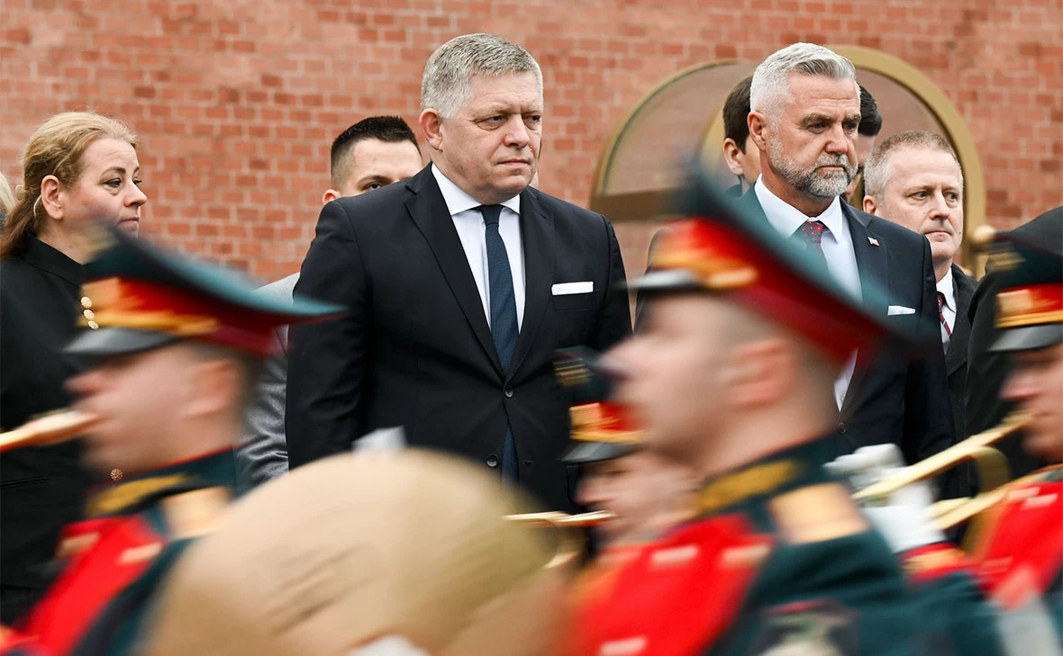 Помощник президента Юрий Ушаков заявил, что словацкий премьер проинформировал российскую делегацию о встрече с Владимиром Зеленским и его оценках ситуации, однако не передавал никаких посланий; ранее в Словакии говорили о планах передать такое послание.