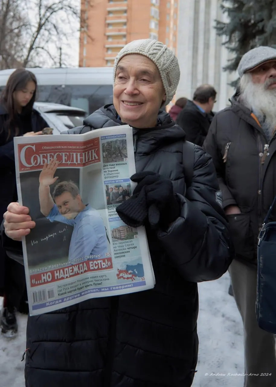 Её двоюродная сестра опубликовала фрагмент предсмертной записки: Литвинова писала о бессилии перед репрессиями и убийствами и просила прощения.