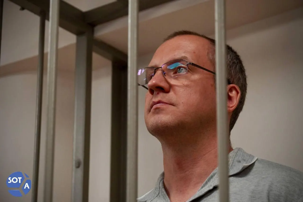 Солнцевский суд Москвы поместил под домашний арест до 28 июня адвоката Игоря Поповского, которому предъявлены обвинения в присвоении шести миллионов рублей; в суде он признал вину.