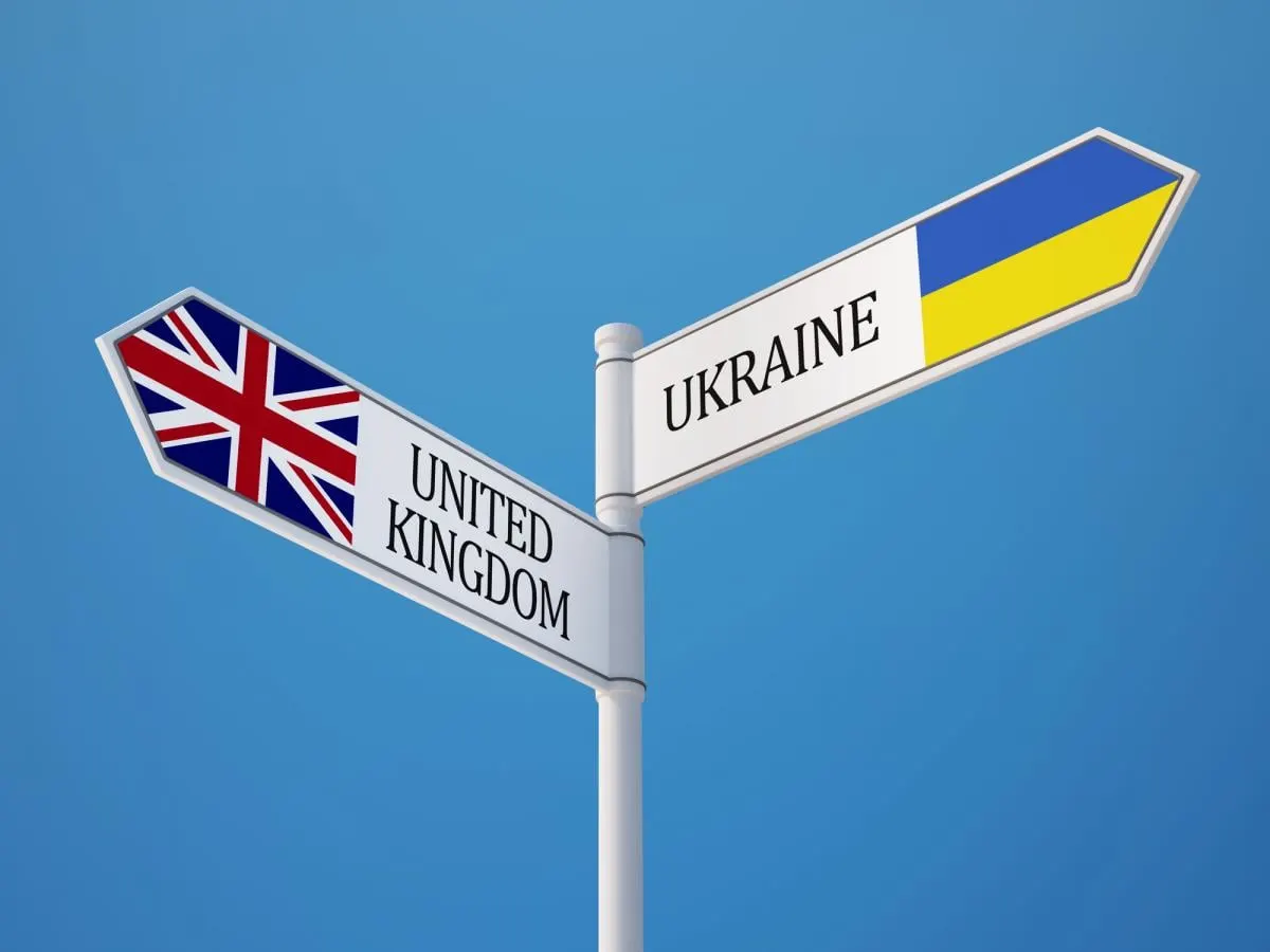 Лондон планирует обсуждать участие в двухлетнем кредите Европейского союза для поддержки обороны Украины, одновременно объявив новую волну санкций против российских компаний.