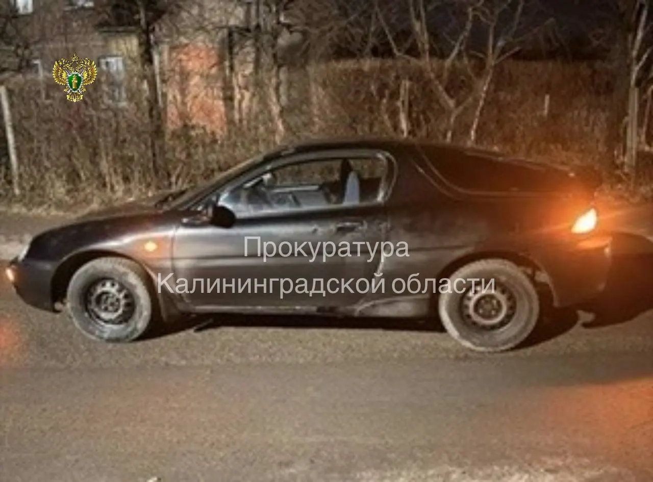 В марте в Калининградской области мужчину, ранее привлекавшегося за вождение в нетрезвом виде, остановили сотрудники ГИБДД. Суд лишил его прав на два года, назначил 180 часов обязательных работ и передал автомобиль государству.