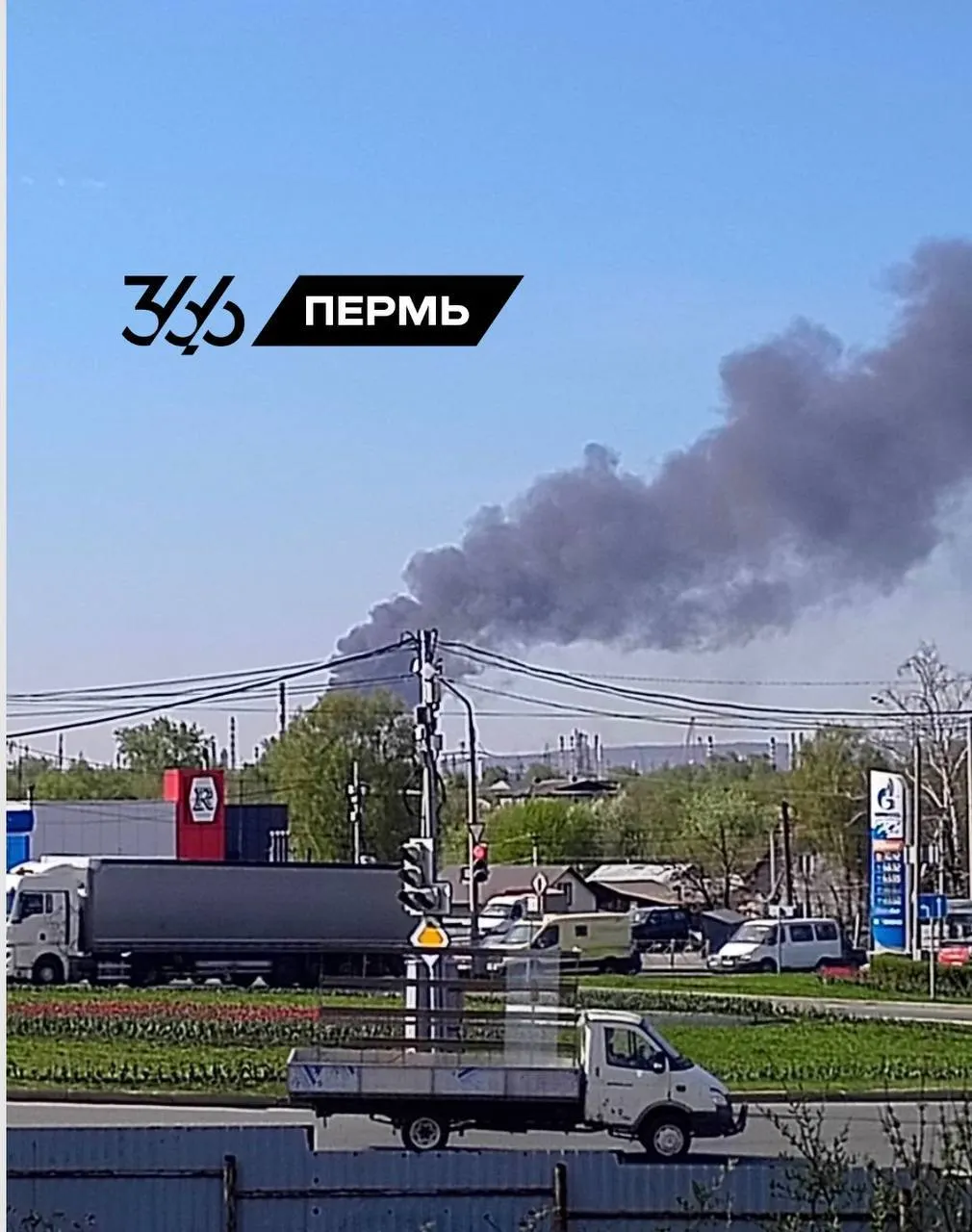 В Перми зафиксированы новые атаки беспилотников: перекрыты улицы, за три дня сбиты 16 дронов, Пермский политех переводится на дистанционное обучение, салют отменён. Власти обещают усилить охрану и распространяют адреса убежищ.