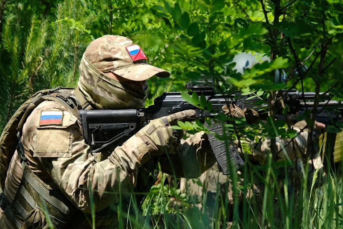 Аналитики Института изучения войны (ISW) считают, что требования Москвы захватить весь Донбасс не соответствуют обстановке на фронте. Продвижение российских войск замедлилось, а украинские контратаки и укрепления делают перспективы полного захвата сомнительными.