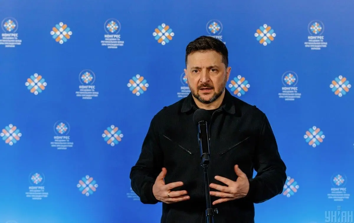 Президент Украины назвал призыв Москвы к перемирию 9 мая циничным и предложил немедленное бессрочное прекращение огня, заявив, что это остановит боевые действия и ответные удары.