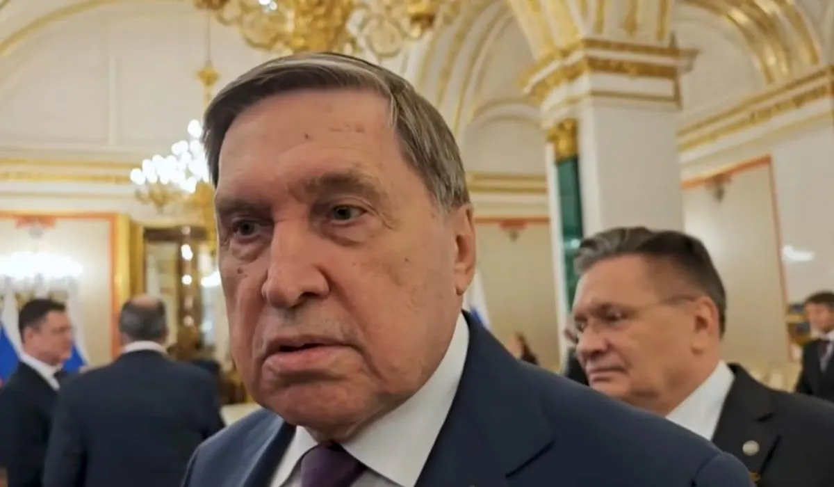 В российской администрации заявили, что дальнейший прогресс в мирных переговорах с Украиной невозможен до вывода украинских войск из Донецкой и Луганской областей; при этом утверждается, что Киев рано или поздно выполнит это требование.