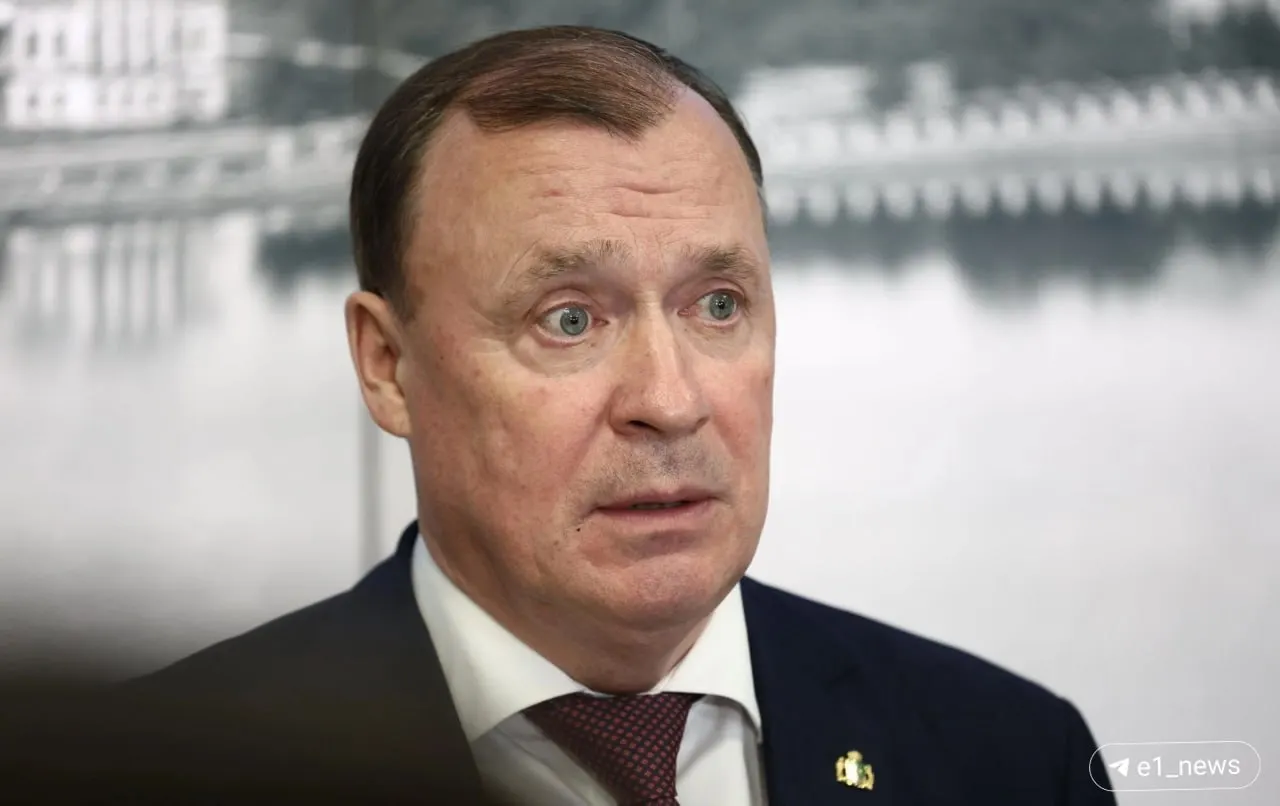 Алексей Орлов получил травму на выходных во время волейбольной игры. Сейчас он работает из дома, городские службы продолжают работу в штатном режиме.