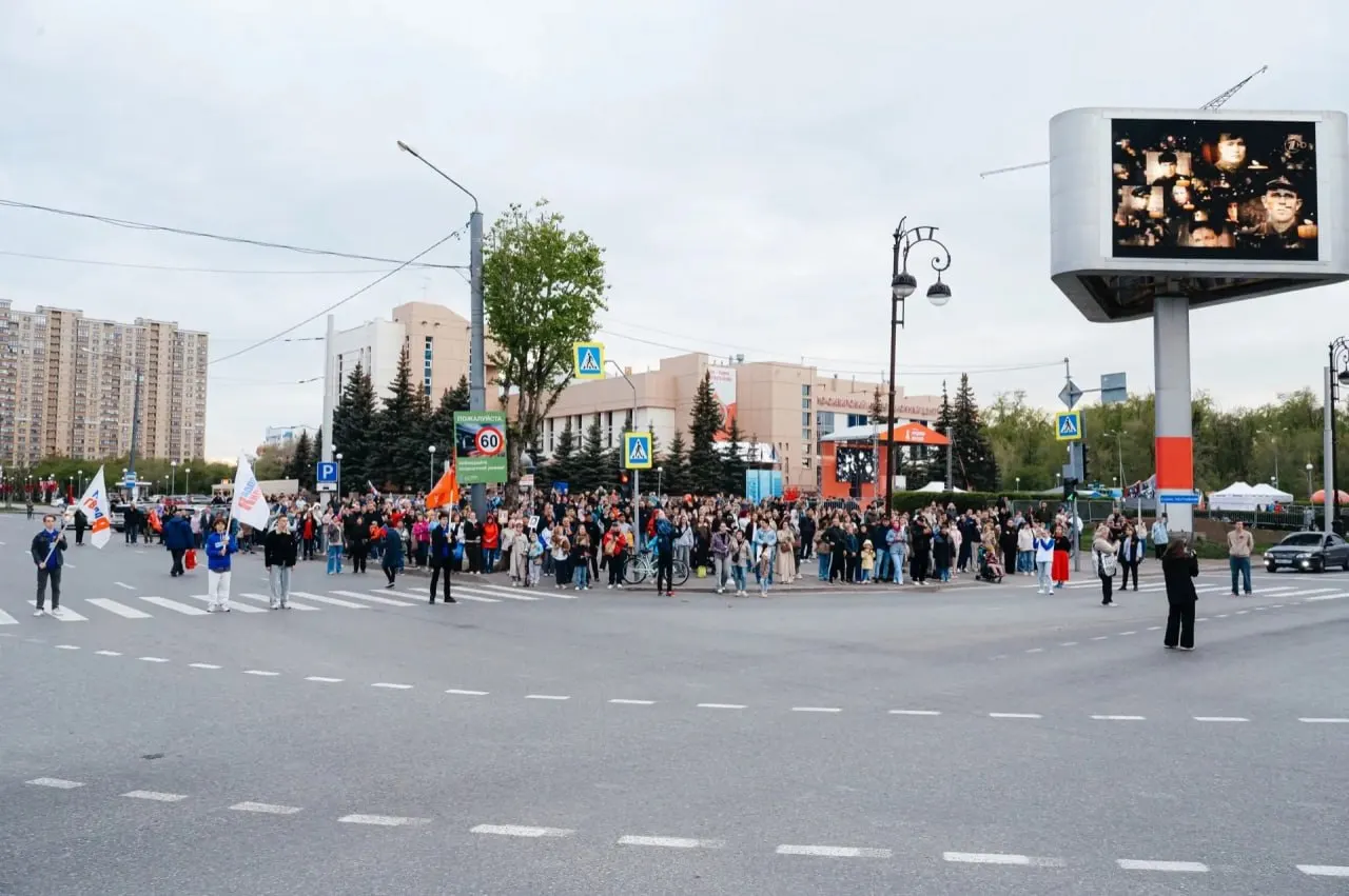 В День Победы, 9 мая в 18:55 тюменцы присоединятся к всероссийской минуте молчания: движение остановят на 60 секунд, в эфире прозвучит метроном, а на городских экранах покажут тематический видеоряд.