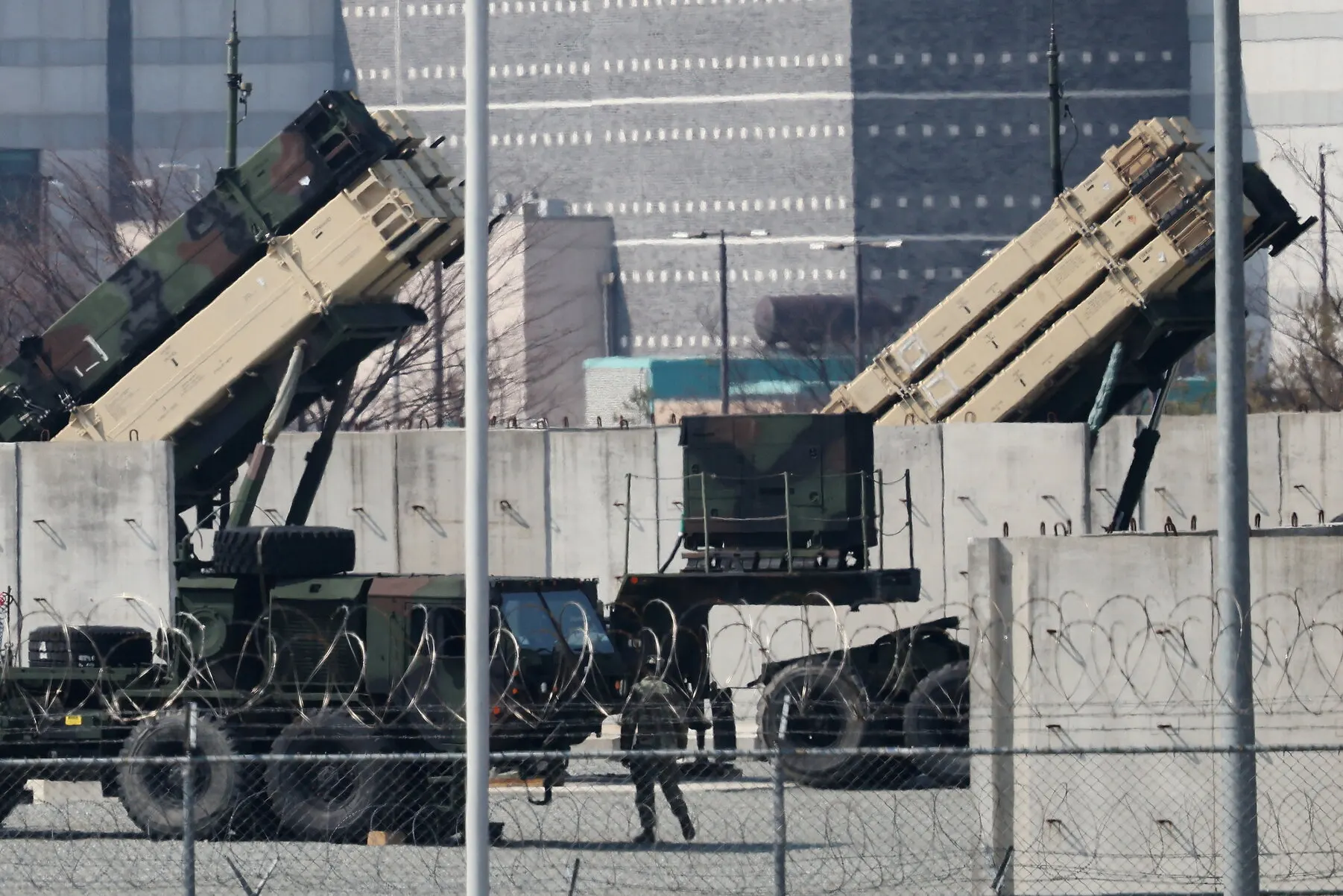 Представитель Воздушных сил сообщил, что запасы ракет для Patriot, NASAMS и IRIS‑T истощены из‑за массированных ударов и задержек поставок; приоритеты распределения — крупные города и энергетика.