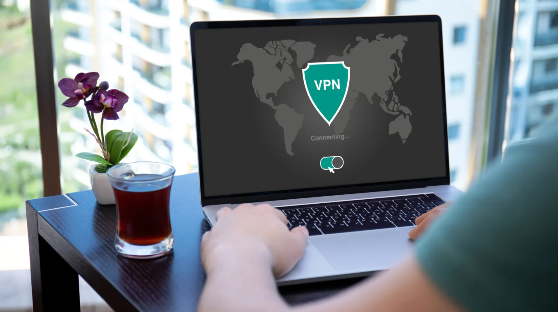 Социолог Елена Штайн объясняет, что VPN перестал быть нишевым инструментом: ужесточение интернет‑политики и требования к платформам превратили его в повседневное решение, а регулятор планирует массовые блокировки сервисов.