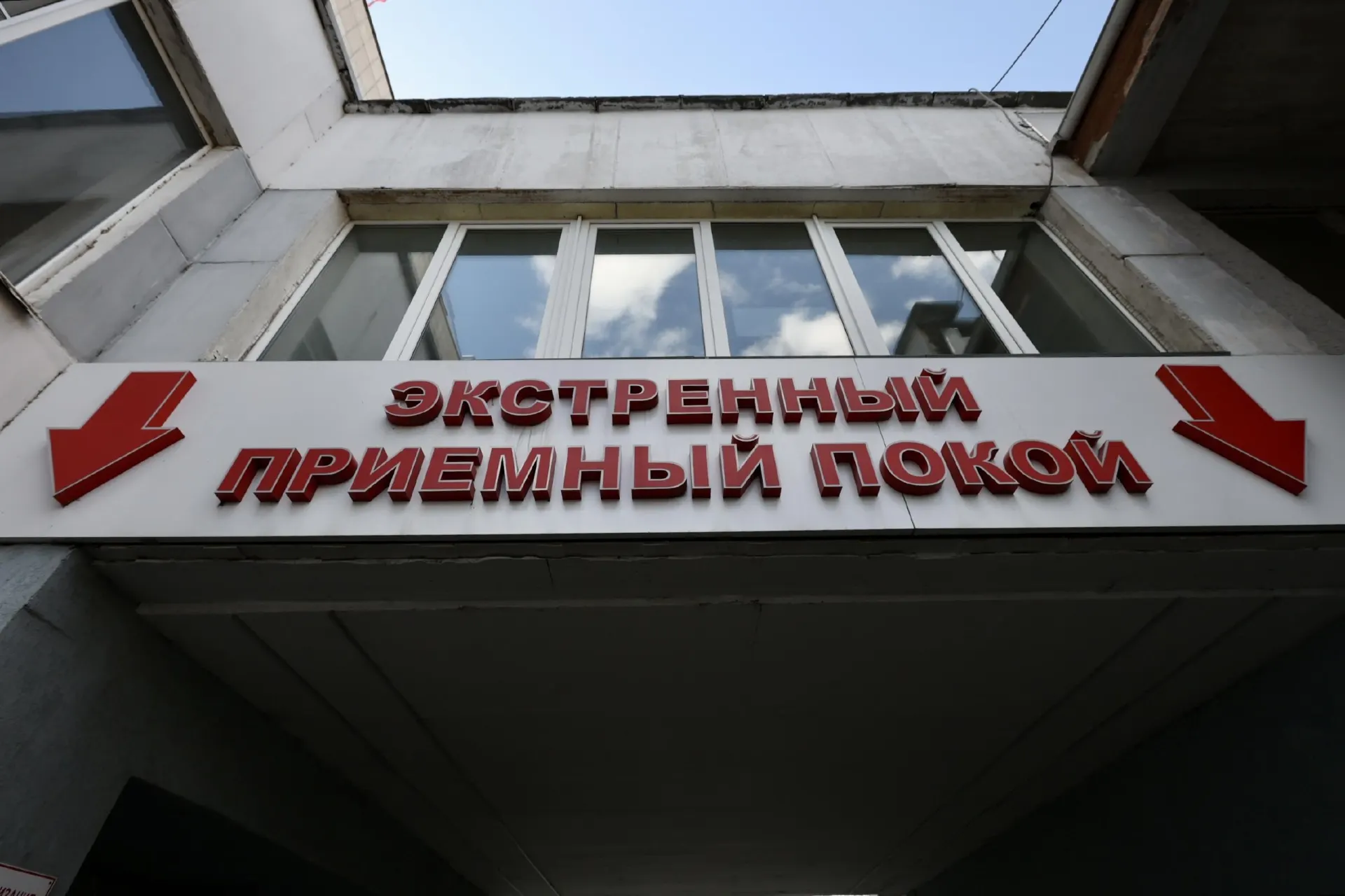 В одном из детских садов Дагестана персонал, по версии следствия, дорезал палец трёхлетней ребёнка после того, как тот прищемился дверью. Трое подозреваемых помещены в следственный изолятор.