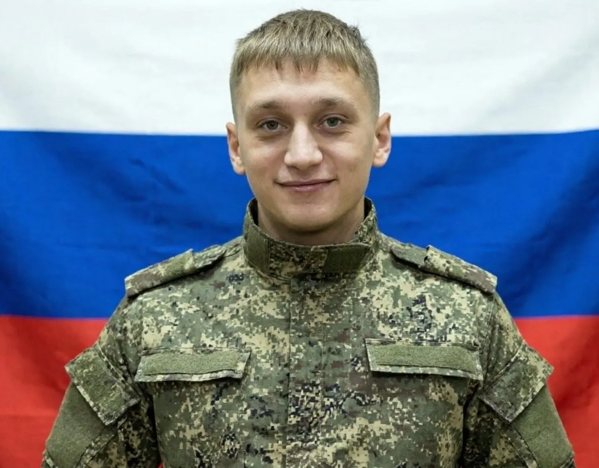 23‑летний студент из Бурятии подписал контракт с Минобороны в январе 2026 года, прошёл обучение оператором БПЛА и погиб 6 апреля — первый подтверждённый случай среди студентов, завербованных по новой кампании.