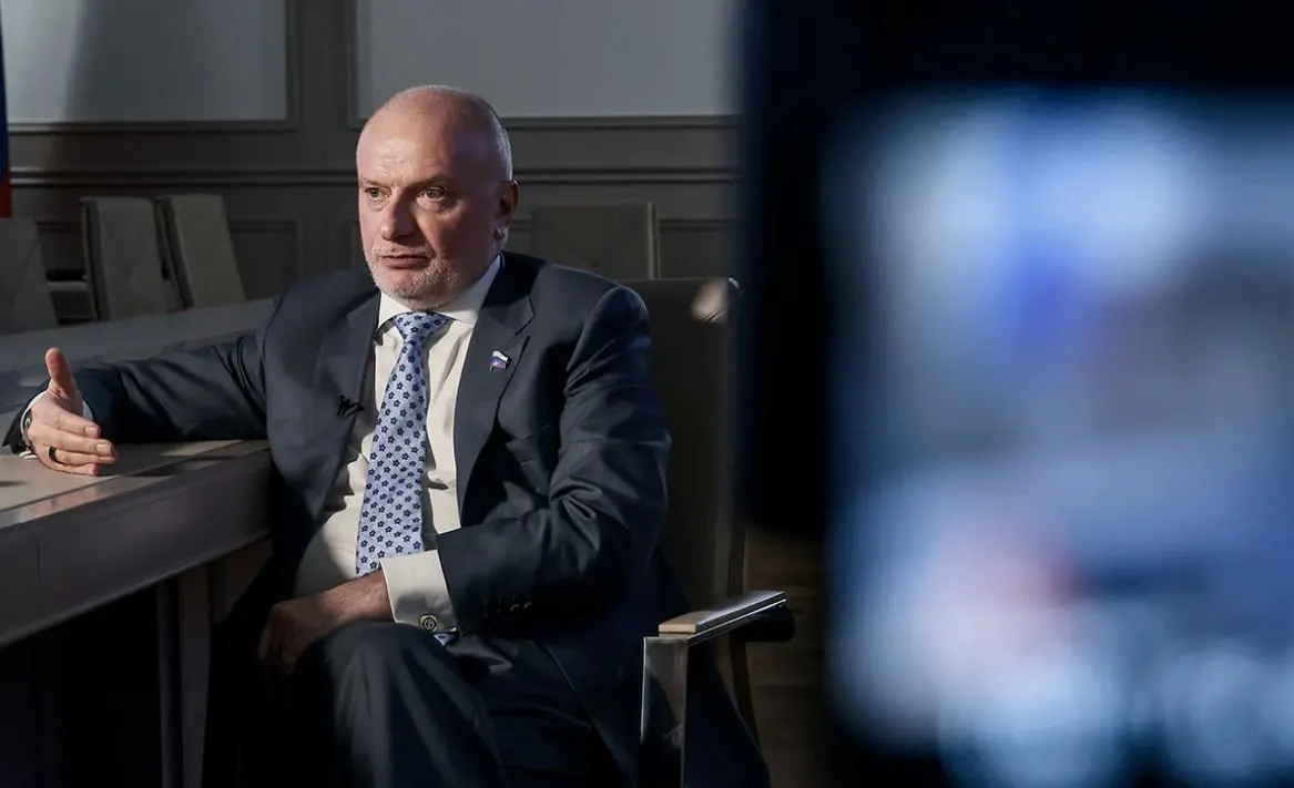 Глава комитета Совфеда заявил, что принятый Госдумой закон о возможности ареста имущества уехавших из страны соответствует действующему законодательству и направлен на привлечение к административной ответственности лиц, совершивших правонарушения за рубежом.