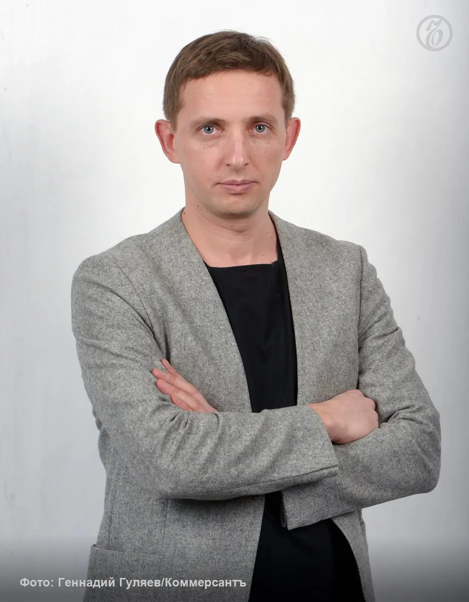 Московский суд заочно приговорил бывшего специального корреспондента Владимира Соловьёва к трём годам лишения свободы — следствие связывает обвинение с его сотрудничеством с признанной в России «нежелательной организацией». Ранее его объявили в федеральный розыск; после отъезда он обосновался в Молдове и создал собственное издание.