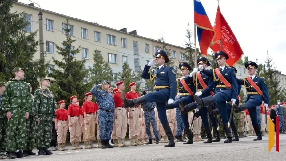 В Воронежском институте ФСИН проходит зональный этап военно‑патриотической игры «Зарница 2.0». 12 команд сражаются за выход на окружной и всероссийский этапы; в новом формате у отрядов появились узкопрофильные роли — от сапёра до оператора БПЛА.