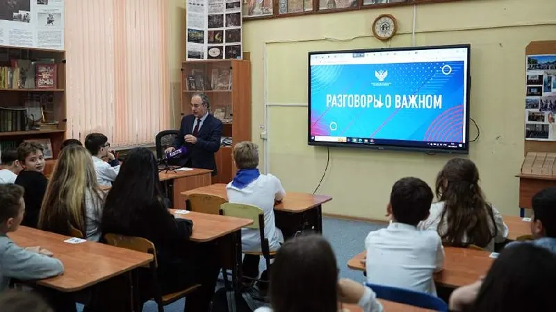 Опрос среди 1 200 учеников 8–11 классов показал высокую симпатию к просветительским занятиям и преобладание патриотических настроений среди подростков.