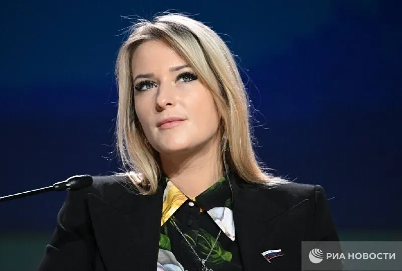Кратко о биографии, общественной деятельности и критике в адрес назначенной омбудсмена Яны Лантратовой.