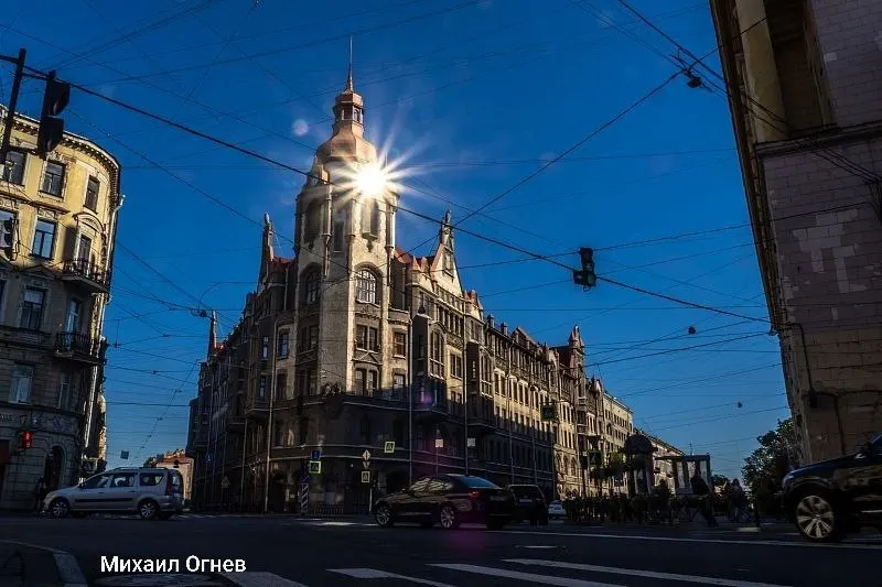 Днём в Санкт‑Петербурге потеплеет до +17…+19 °C. Небо будет почти ясное, осадков не предвидится.