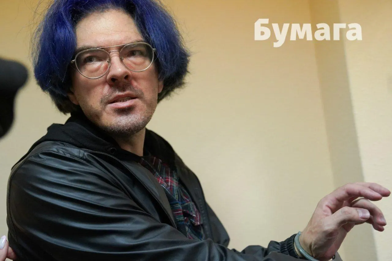 Суд назначил портретную экспертизу и габитоскопию: эксперты оценят возраст девушки на фото и видео и выяснят, понимал ли обвиняемый, что ей не было 16 лет.