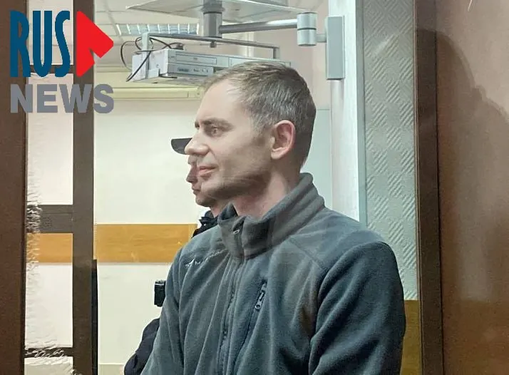 В Замоскворецком суде Москвы стартовало слушание дела Максима Круглова. В качестве ключевого свидетеля выступил сотрудник ГБУ «Жилищник», который заявил, что был приглашён на беседу сотрудником ФСБ и дал показания о публикациях Круглова о событиях в Буче.