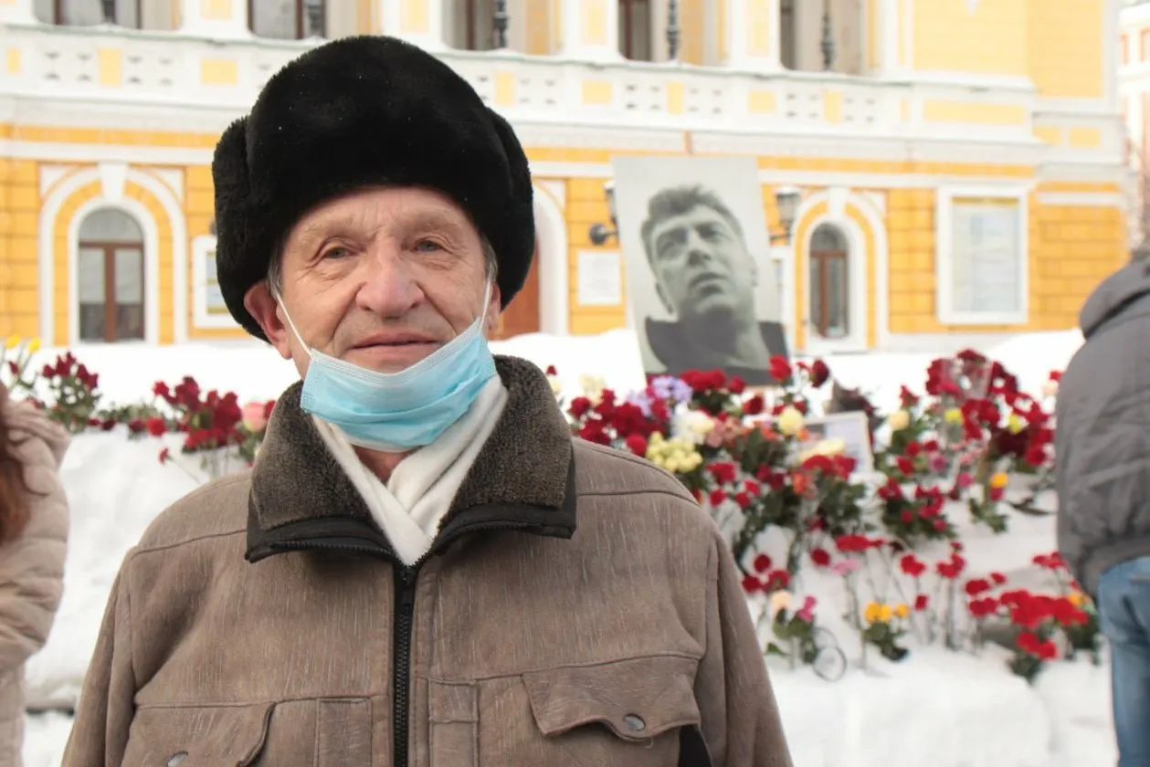 73‑летний Валерий Куликов найден мёртвым после того, как его вызвали к следователю. Ранее против него велось дело, у него провели обыск и изъяли технику; рассматриваются разные версии смерти.
