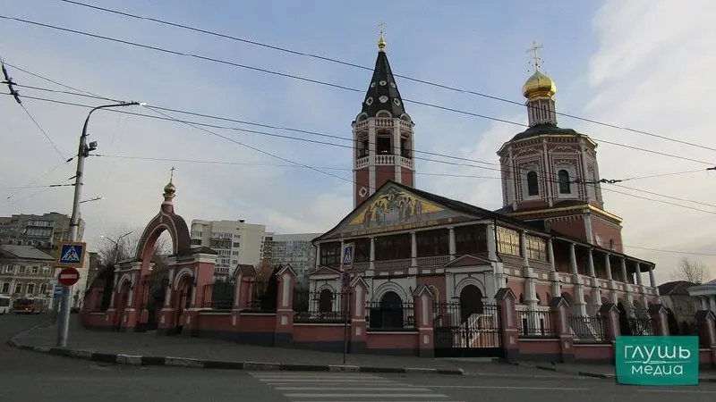 По опросу Православного Свято‑Тихоновского гуманитарного университета доля россиян, называющих себя православными, упала с 78% в 2011 году до 65%. Атеистов стало 6%, не относящих себя к религии — 16%.