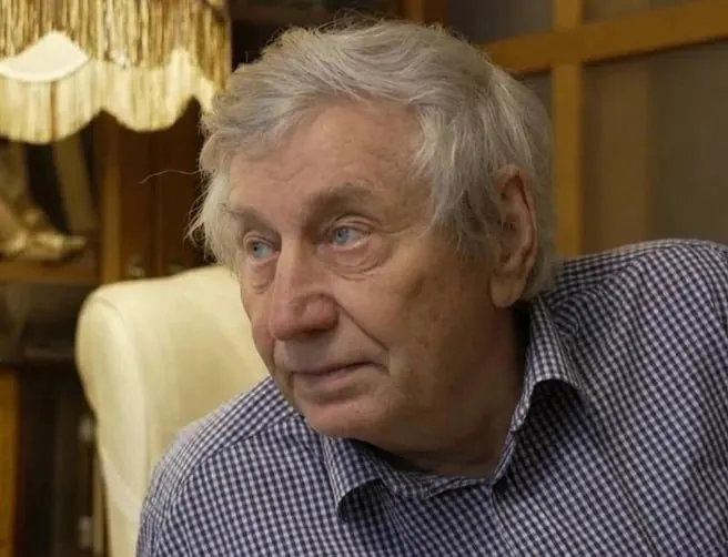 Ему было 77 лет. В 1973 году он основал киноклуб «Поиск», который впоследствии стал первой в стране детской киностудией. Прощание состоится 16 мая.